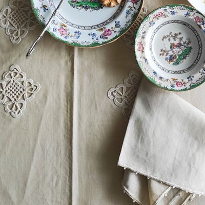 Beige linen tablecloth with crochet inserts and 6 napkins