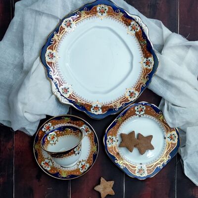 Royal albert teacup with blue border