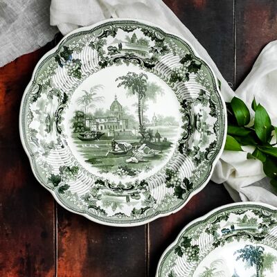 Pair of flat plates with green decoration