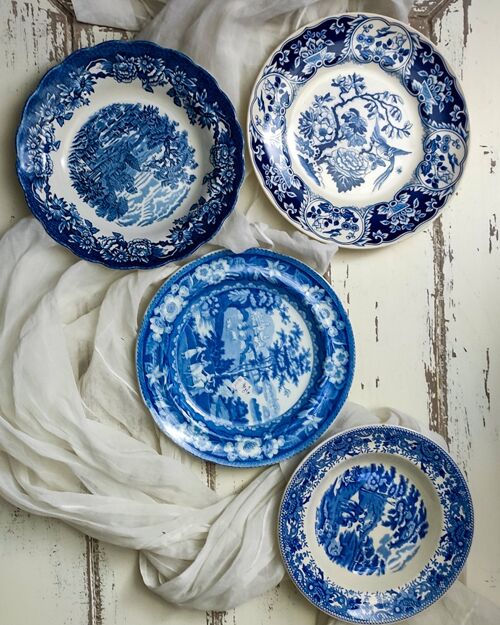 Set piatti coppia posti tavola assortiti porcellana inglese bianchi e blu