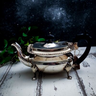 Sheffield teapot with bakelite handle