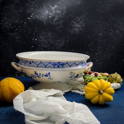 English fruit bowl with blue flowers