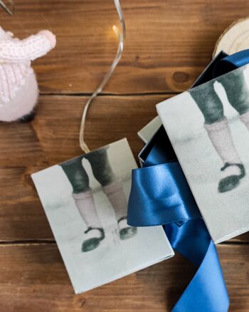 Ensemble de trois boîtes en fer blanc avec chaussette rose 1