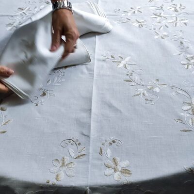 Mantel de lino con bordado de flores degradadas y 12 servilletas