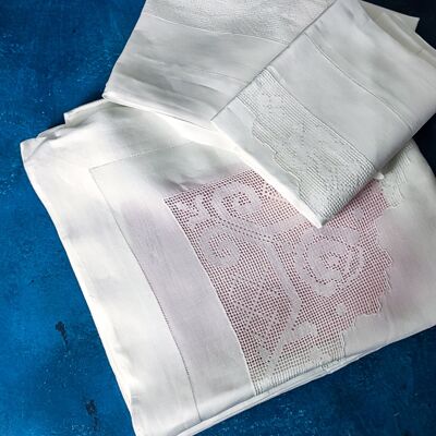 Buy wholesale White linen tablecloth with 12 napkins and Renaissance lace
