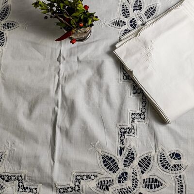 Mantel de lino blanco con 12 servilletas y puntilla renacentista