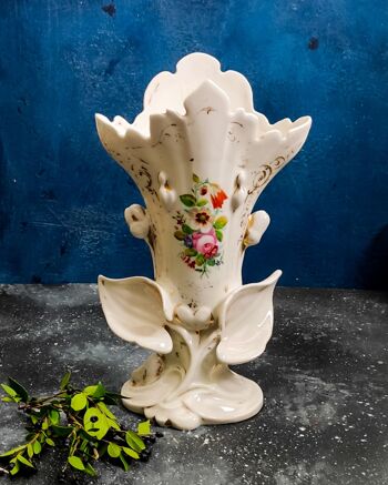 Vase en porcelaine anglaise peint à la main 1