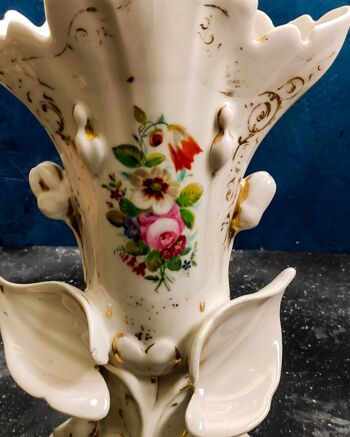 Vase en porcelaine anglaise peint à la main 3