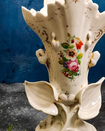 Vase en porcelaine anglaise peint à la main 4