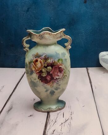 Vase en porcelaine anglaise avec roses 1