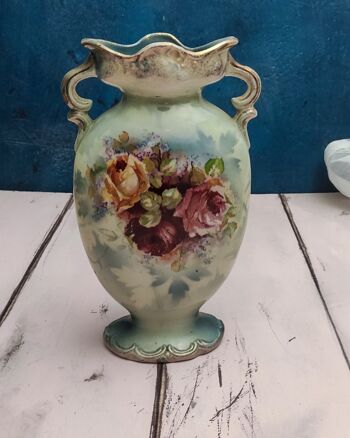 Vase en porcelaine anglaise avec roses 2