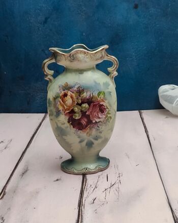 Vase en porcelaine anglaise avec roses 3