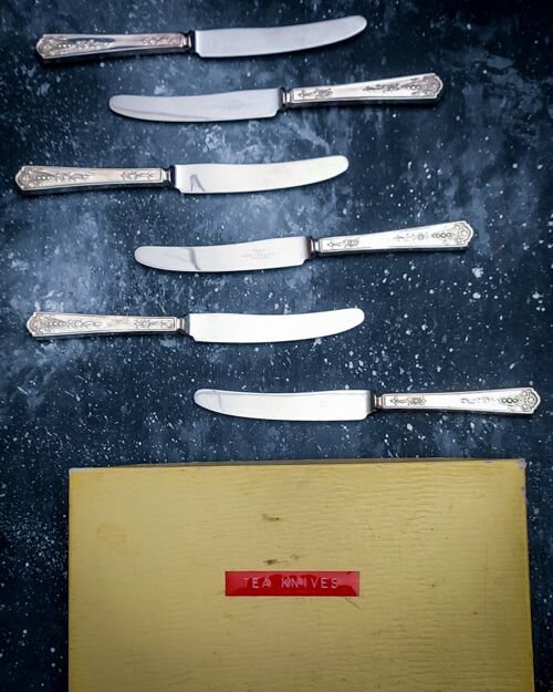 Set di sei coltelli da dolce in sheffield con scatola originale