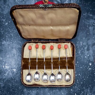 Six teaspoons set with red grain and original box
