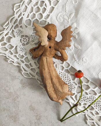 Petit ange en bois sculpté à la main 2