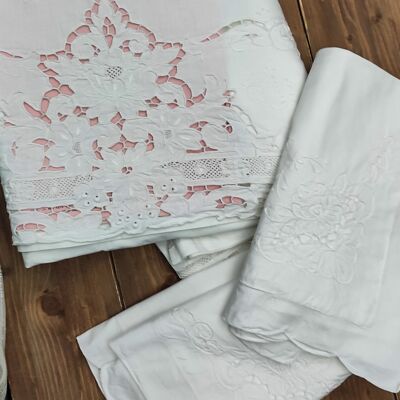 Double sheet set with cutwork embroidery