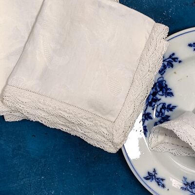 Set of eight cotton Flanders napkins with hand-attached lace