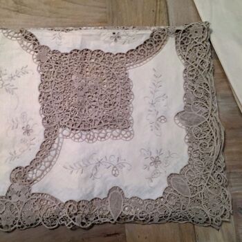 Nappe en lin ivoire avec dentelle de Burano avec 12 serviettes 1