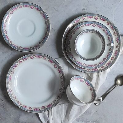 paire de tasses à thé en porcelaine anglaise aux roses