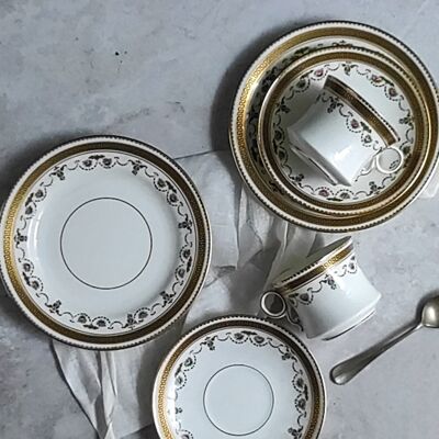 pair of English porcelain cups in gold and roses