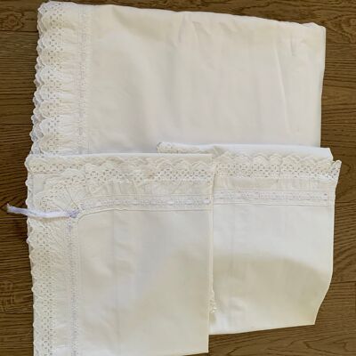 double sheet in cotton and Sangallo lace
