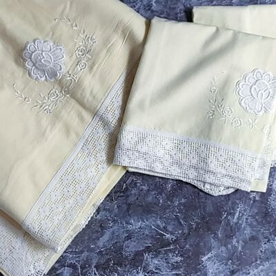 Yellow cotton double sheets with filet lace