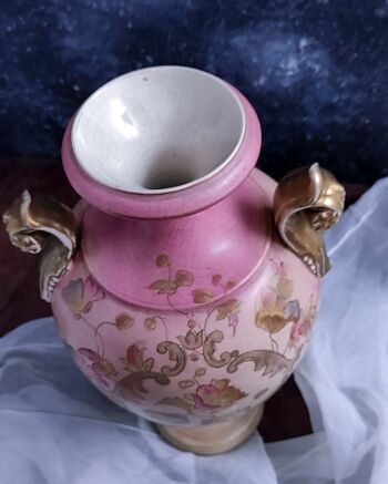 Vase en porcelaine rose anglais peint à la main 5