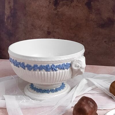 Fruit bowl in wedgwood white porcelain