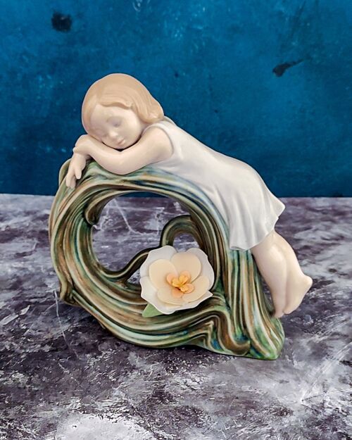 Statuina bambina addormentata lladro
