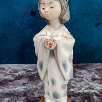 Lladro geisha figurine