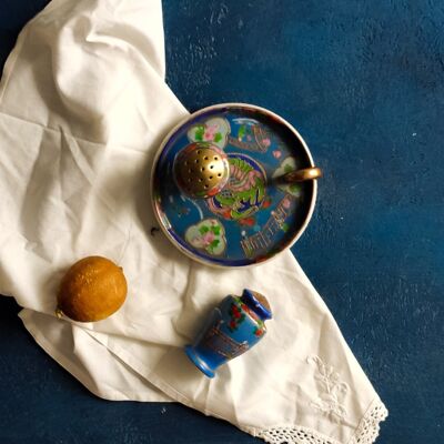 Salt and pepper set with Chinese porcelain saucer