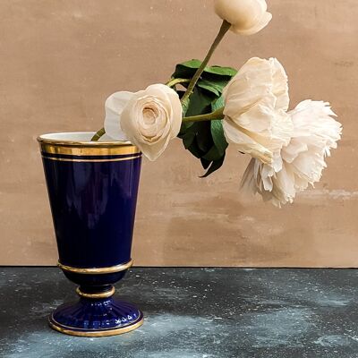 Blaue Vase aus englischem Porzellan