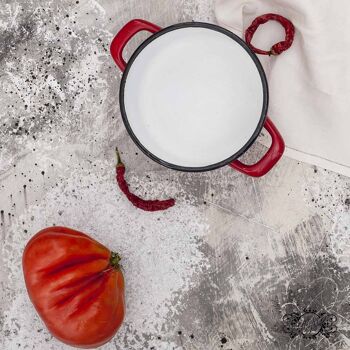 Pot en étain rouge avec intérieur blanc 1