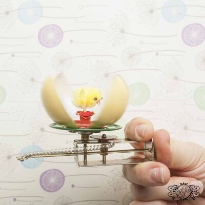 Egg spring tin toy with chick
