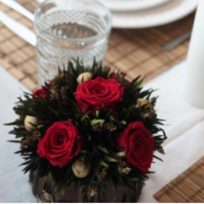 Konservierte Blumen, rote Rosen und Gold Mountain Wood-Dekoration