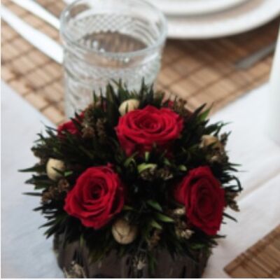 Preserved flowers red roses and Gold Mountain Wood decoration