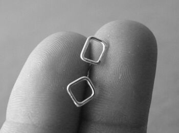 Boucles d'oreilles carrées géométriques Sterling Tiny Squares Boucles d'oreilles minimalistes Bijoux modernes 3