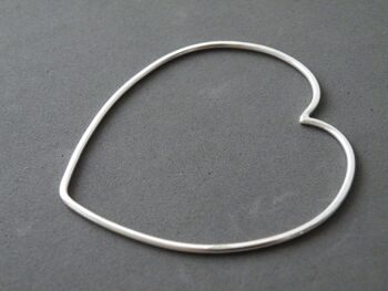 Bracelet coeur en argent sterling Bracelet romantique minimaliste Bracelet coeur décrit par SteamyLab 1