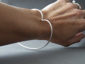 Bracelet coeur en argent sterling Bracelet romantique minimaliste Bracelet coeur décrit par SteamyLab 5