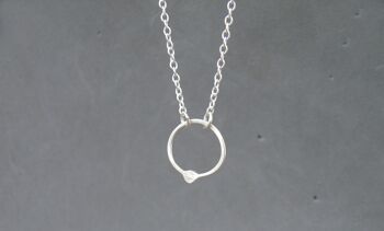 Collection The Way Out Is In, collier pendentif délicat, Minimal Jewelry, Back to Basics 4