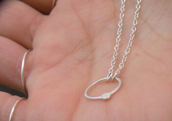 Collection The Way Out Is In, collier pendentif délicat, Minimal Jewelry, Back to Basics 5