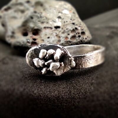 Collezione Iron Stone, anello Cliff, anello d'argento ispirato alla natura, anello d'argento Texture