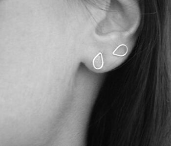 Tiny Teardrop Studs Drop Stud Boucles d'oreilles en argent sterling Post Boucles d'oreilles Bijoux géométriques minimalistes modernes par SteamyLab 2