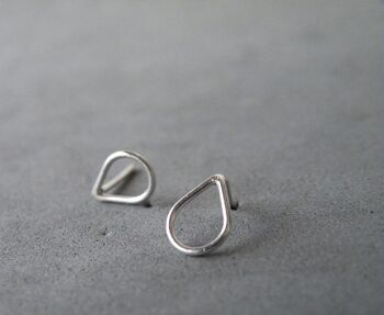 Tiny Teardrop Studs Drop Stud Boucles d'oreilles en argent sterling Post Boucles d'oreilles Bijoux géométriques minimalistes modernes par SteamyLab 4