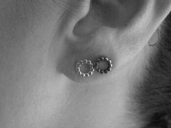 Boucles d'oreilles Dainty Stud Dotted Studs Sterling Silver Boucles d'oreilles en argent oxydé Tiny Studs Boucles d'oreilles minimalistes modernes - 1 PAIRE 2