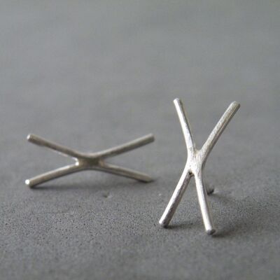 Kreuz-Ohrstecker, Buchstaben-Ohrringe, minimalistische moderne Frauen-Ohrringe