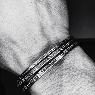 VENDIDO INDIVIDUALMENTE Brazalete apilable de plata unisex, brazalete abierto texturizado a mano, joyería hecha a mano para hombres y mujeres. Disponible Espesor 2mm/2,5mm/3mm.