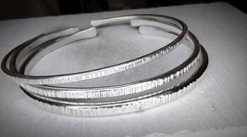 VENDU INDIVIDUELLEMENT Manchette empilable en argent unisexe, bracelet ouvert texturé à la main, bijoux faits à la main pour hommes et femmes. Épaisseur disponible 2mm/2,5mm/3mm. 2