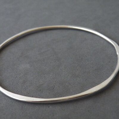 Bracelet martelé minimaliste en argent sterling Bracelet martelé disponible Épaisseur 2 mm/2,5 mm/3 mm