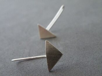 Boucles d'oreilles triangle géométriques en argent sterling, boucles d'oreilles minimalistes modernes pour femmes 2